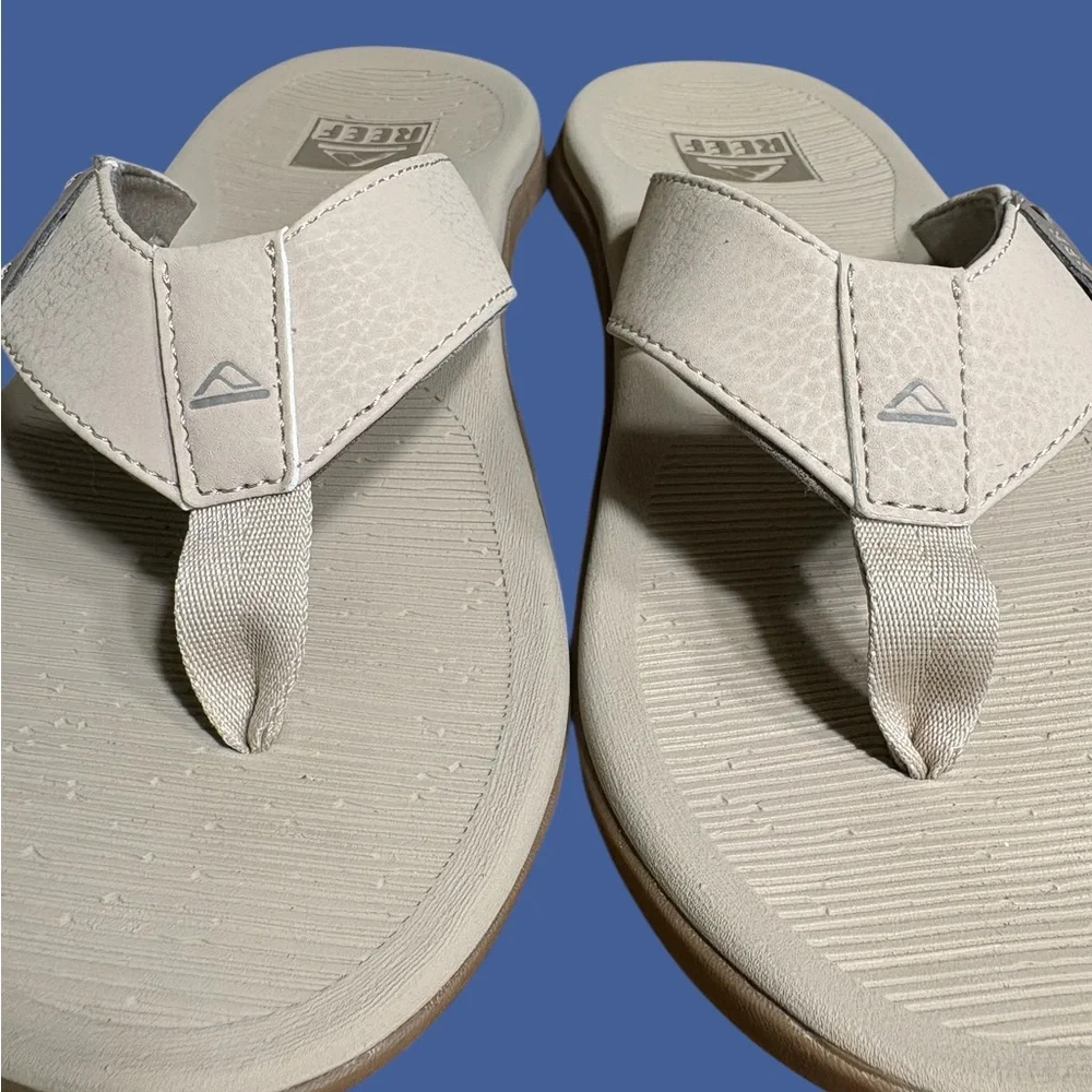 Reef-NWOT Santa Ana Men's Flip Flop Sandals size 7 or women’s 8.5. New w/o tags!